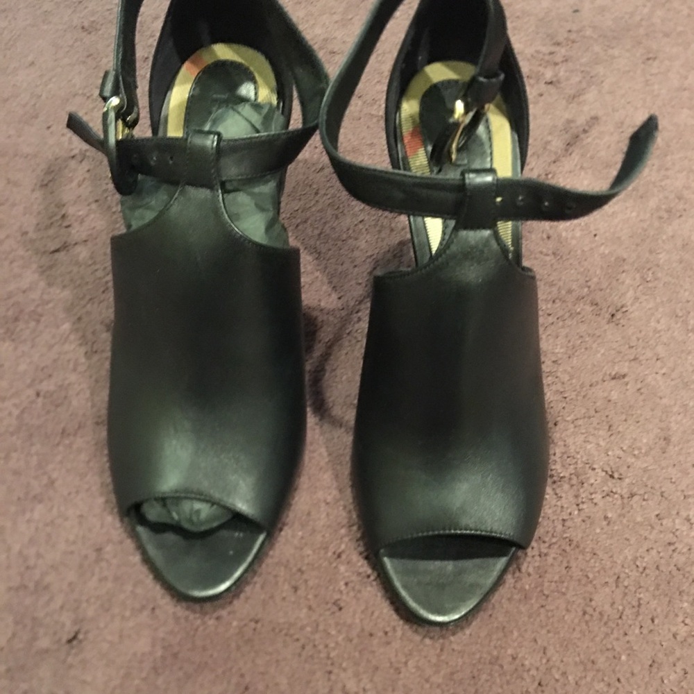 Sandals burberry size 7.5